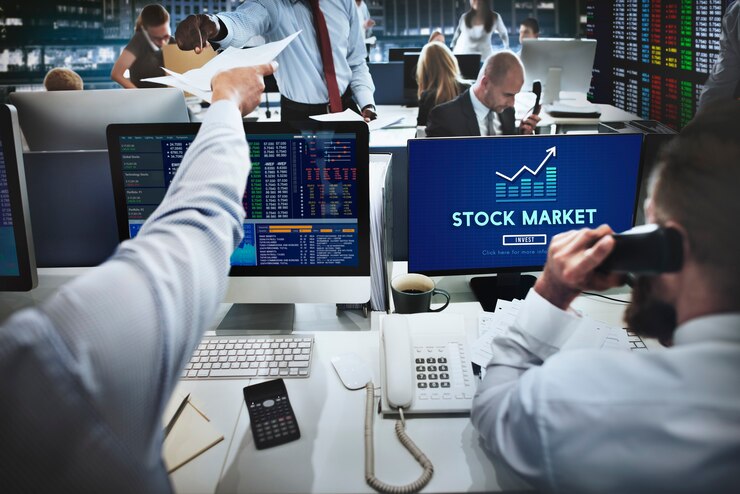 Let's break these concepts down in simpler terms: 1. Cycle Analysis: The STC uses cycle analysis, which is all about spotting patterns that keep happening in the market. Markets often go through ups and downs in regular cycles, just like seasons. By recognizing these repeating patterns, the STC can give traders a heads-up about when a trend might change or when a market reversal is coming. 2. MACD Components: The STC also borrows some tools from the MACD (Moving Average Convergence Divergence), which includes two lines—the MACD line and the signal line. These lines help measure momentum, or how fast prices are moving in a certain direction. Together, they give a good sense of whether the market is trending up, down, or staying steady. 3. Smoothed Oscillator: The STC works like a smoothed oscillator, which means it filters out a lot of the “noise” or random price jumps that don’t really matter. By doing this, it gives traders a much clearer view of the true market trends, helping them focus on real trend changes instead of getting confused by short-term fluctuations.